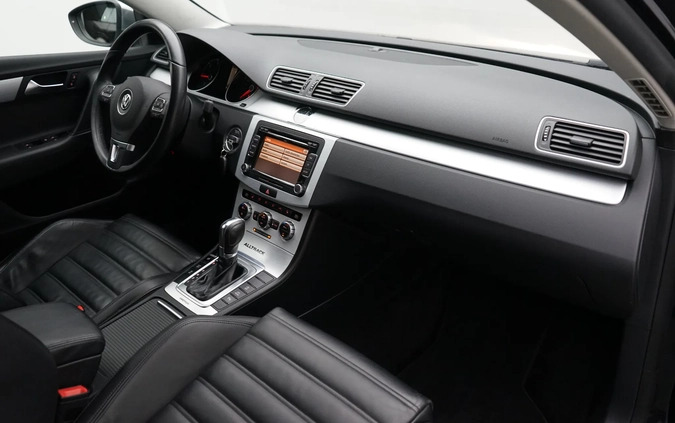 Volkswagen Passat cena 47999 przebieg: 171480, rok produkcji 2012 z Serock małe 352